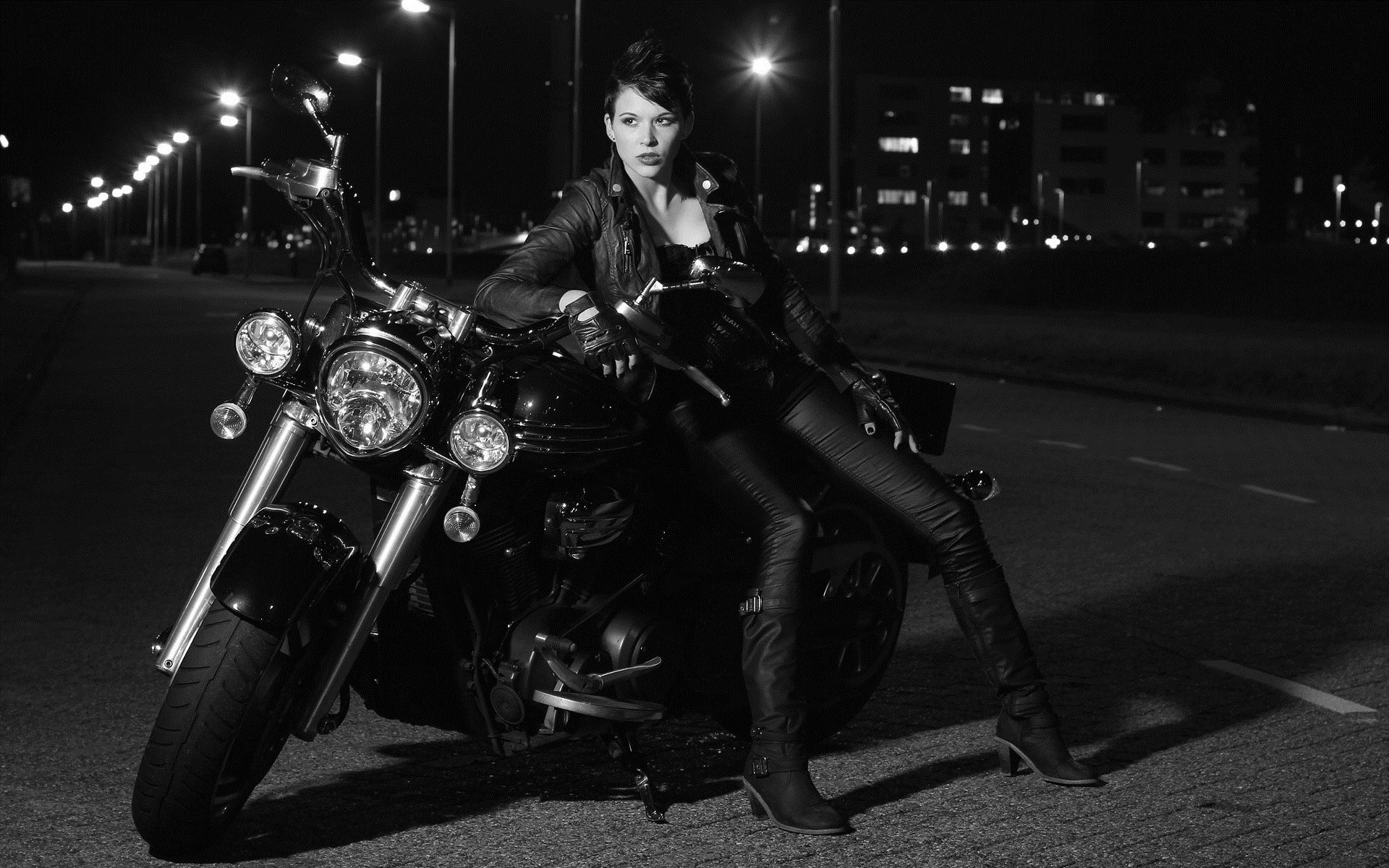 Photo Beautiful girls and motorcycles in Pretoria