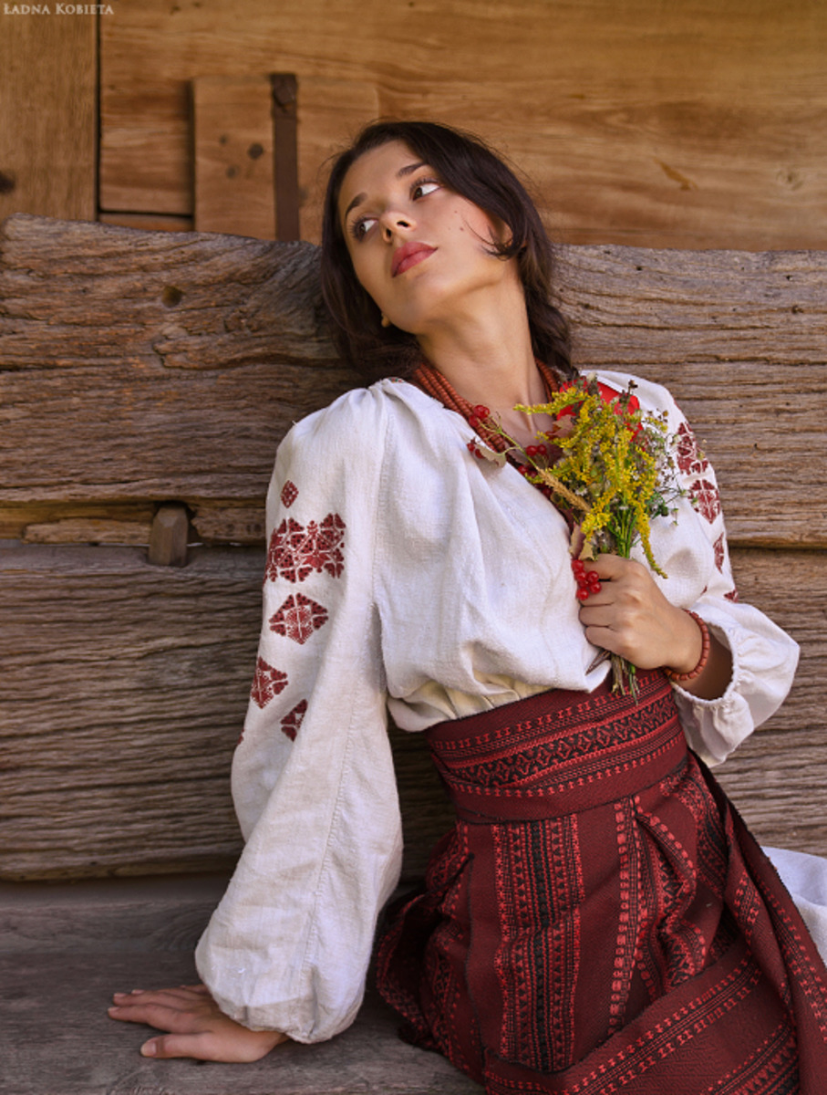 Girls in Slavic costumes in Pretoria