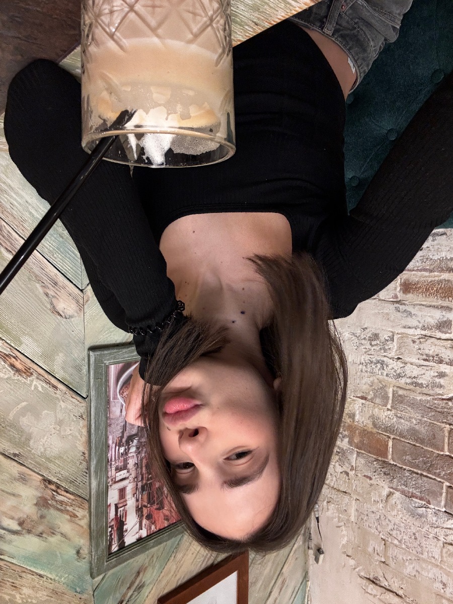 Fresh photos, fresh mood — Tina online in Pretoria